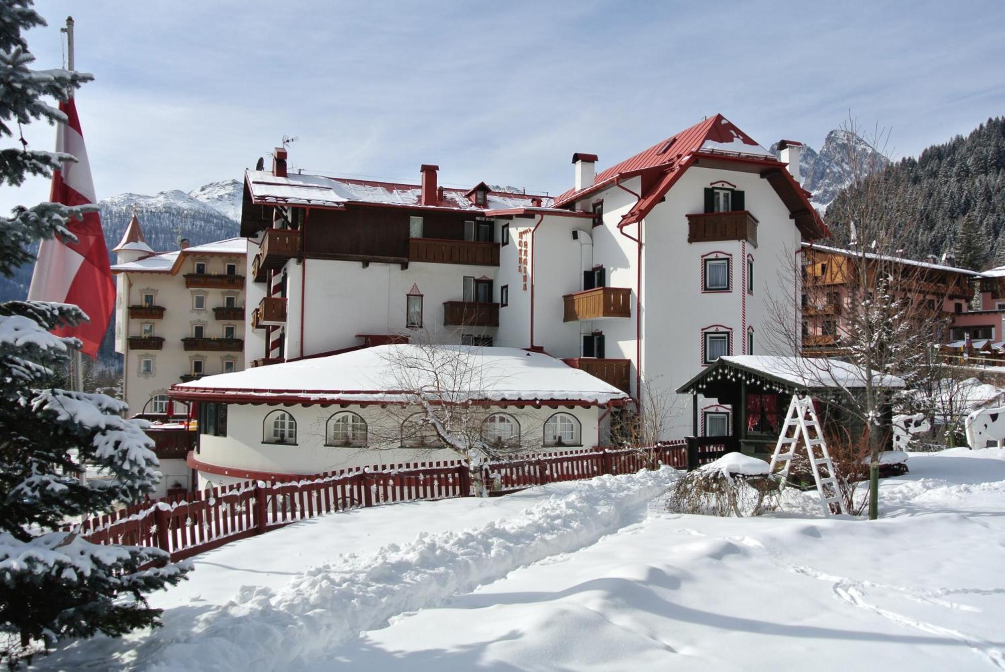 Hotel Regina San Martino Di Castrozza Extérieur photo